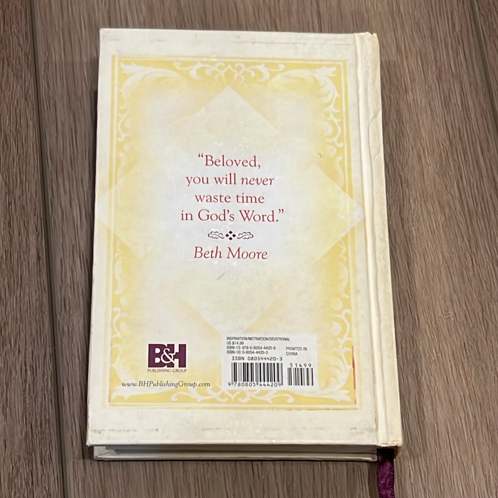 2 Daily Devotional Books: Beth Moore and Sarah Young - Picture 6 of 14